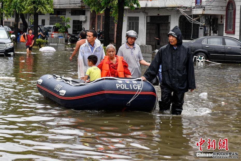 台风“山竹”致广东台山多地出现内涝