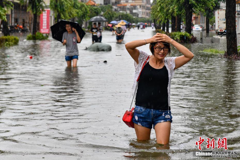 台风“山竹”致广东台山多地出现内涝