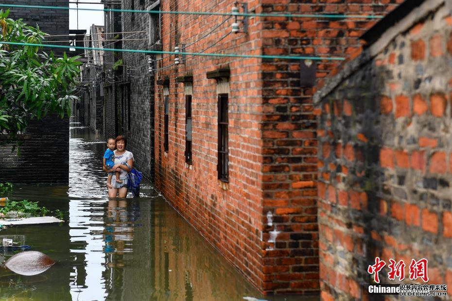 台风“山竹”致广东台山多地出现内涝