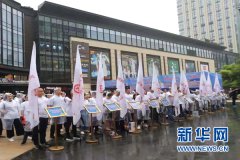 <strong>陈伟霆带家人度假:还将在全区人员密集场所、交通枢纽和社区张贴网络安全宣</strong>